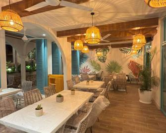 Adra Hostal Peten - Flores - Restaurant