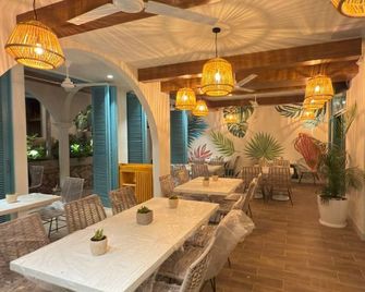 Adra Hostel Peten - Flores - Restaurant