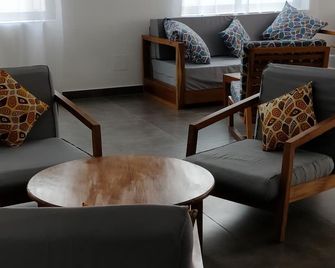 Hôtel Marbella - Lomé - Wohnzimmer