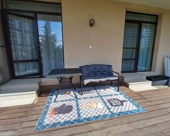 Great apartment in Bucharest close to park , clubs and mall . - Bucharest - Patio