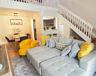 this home is no longer available- - North Lauderdale - Living room