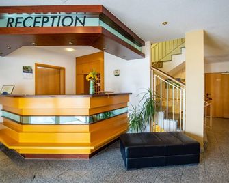 Hotel Gasthof zur Heinzebank - Wolkenstein - Front desk