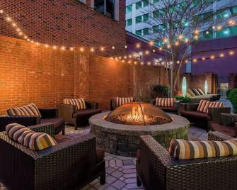 Courtyard by Marriott Chattanooga Downtown - Chattanooga - Pátio
