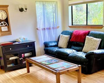 Bird Lover's Paradise ~ Meadowlark House on Mendocino Coast Nature Sanctuary - Mendocino - Wohnzimmer