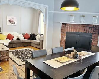 Magnolia Cottage - Healesville - Dining room