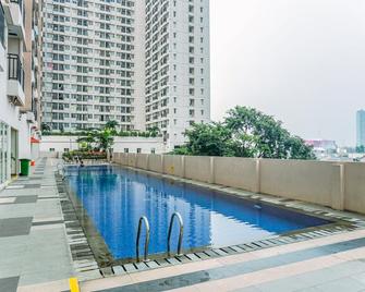 Warm And Cozy Studio Apartment Margonda Residence 5 Near Campus - Depok - Piscina