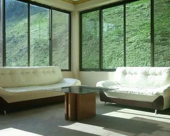 Cloud Way Hotel - Naran - Living room