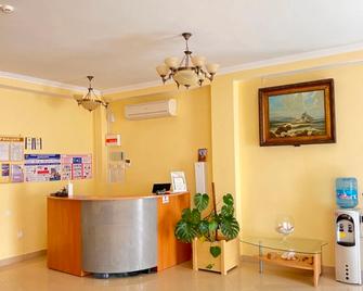 Maks Hotel - Ol'ginka - Рецепція