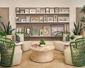 Soak up Florida Sun in Comfortable Room with Marina! Outdoor Pool - Marathon - Lounge