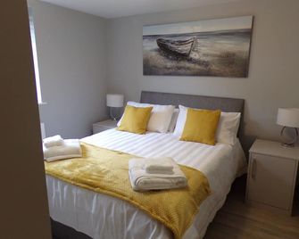 4thedome - Barton on Sea - Bedroom