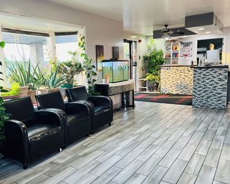 Relax Inn - Marshall - Lobby