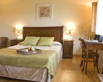 Hotel Restaurante El Ventós - Sant Aniol de Finestres - Schlafzimmer