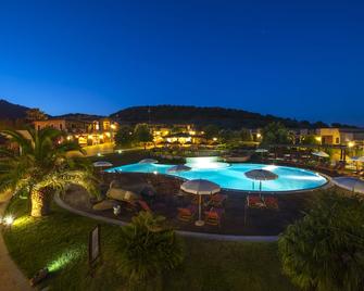 S'Incantu Resort - Villasimius - Piscina