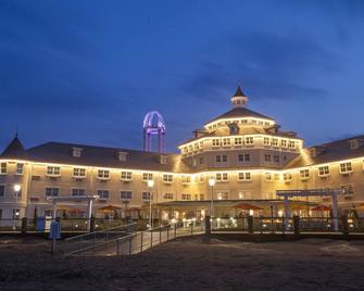 Cedar Point's Hotel Breakers - Sandusky - Building