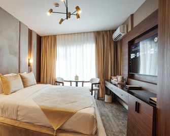 White Breeze Hotel - Bakoe - Slaapkamer