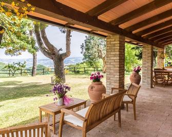 Belvilla By OYO Villa Ise - Montefelcino - Patio