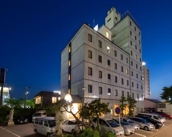 Apa Hotel (Tsubamesanjo Ekimae) - Tsubame - Building