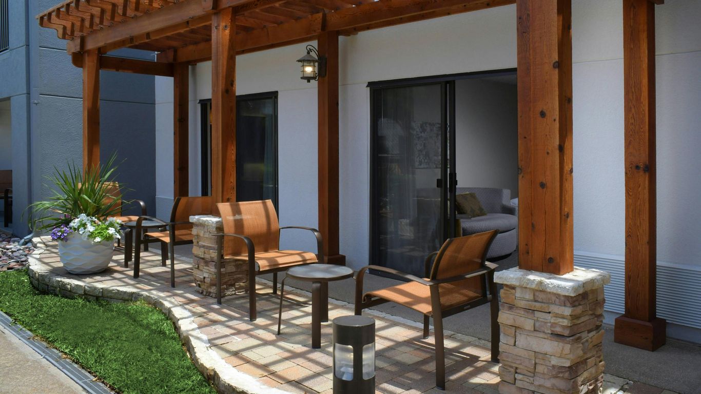 Courtyard by Marriott Dallas DFW Airport North