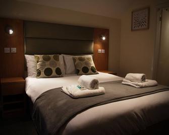 The New Inn Hotel - Lechlade - Bedroom