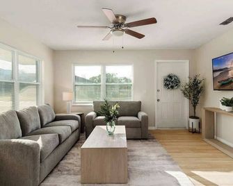 Spacious Zephyrhills Duplex #1 - Zephyrhills - Wohnzimmer