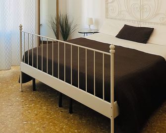 نوفيلا إيتالي - فلورنس - غرفة نوم