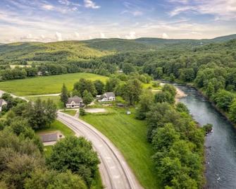 The Lincoln Inn Resturant & At the Covered Bridge - Woodstock