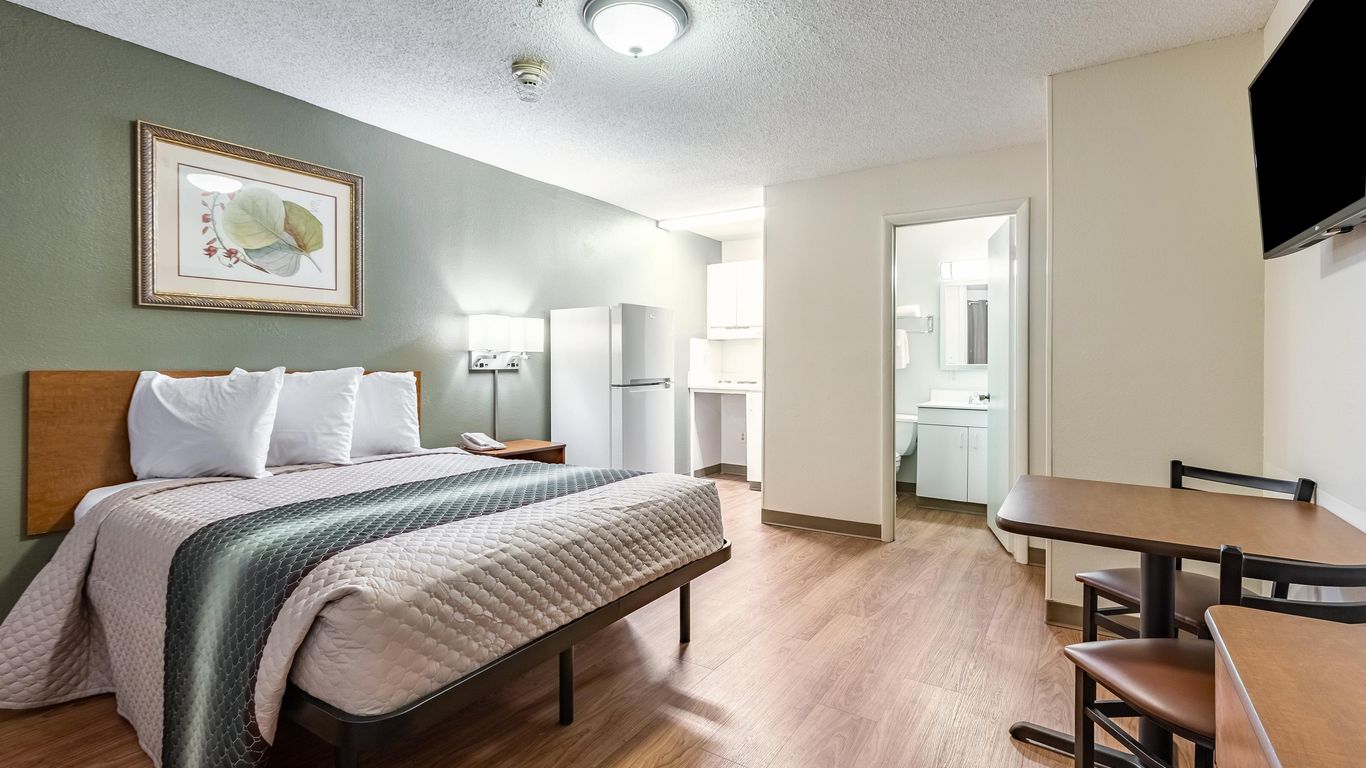 HomeTowne Studios by Red Roof Atlanta NE - Norcross South