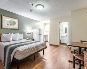 HomeTowne Studios by Red Roof Atlanta NE - Norcross South - Norcross - Habitación