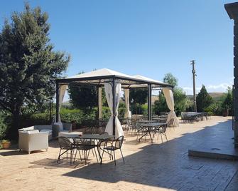 Agriturismo Il Vescovo - Andali - Patio