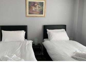 Broadshade Holiday Apartments - Paignton - Schlafzimmer