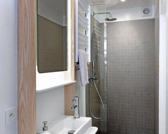 Happy Guesthouse - Brussels - Bathroom