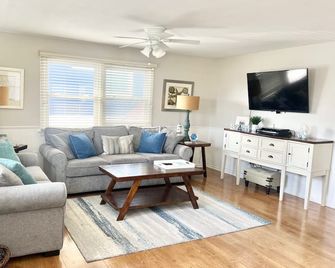 Looking For Newly Renovated Oceanside House? - Long Beach - Sala de estar
