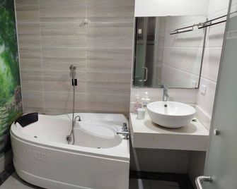 Busan Hotel - Hanoi