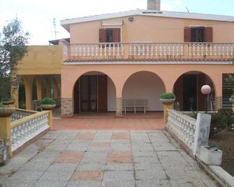 Accommodation close to the sea and the city - Quartu Sant'Elena - Building