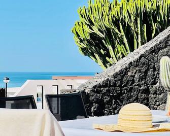 Canaryislandshost I Marquesa - Caleta de Famara - Balcón