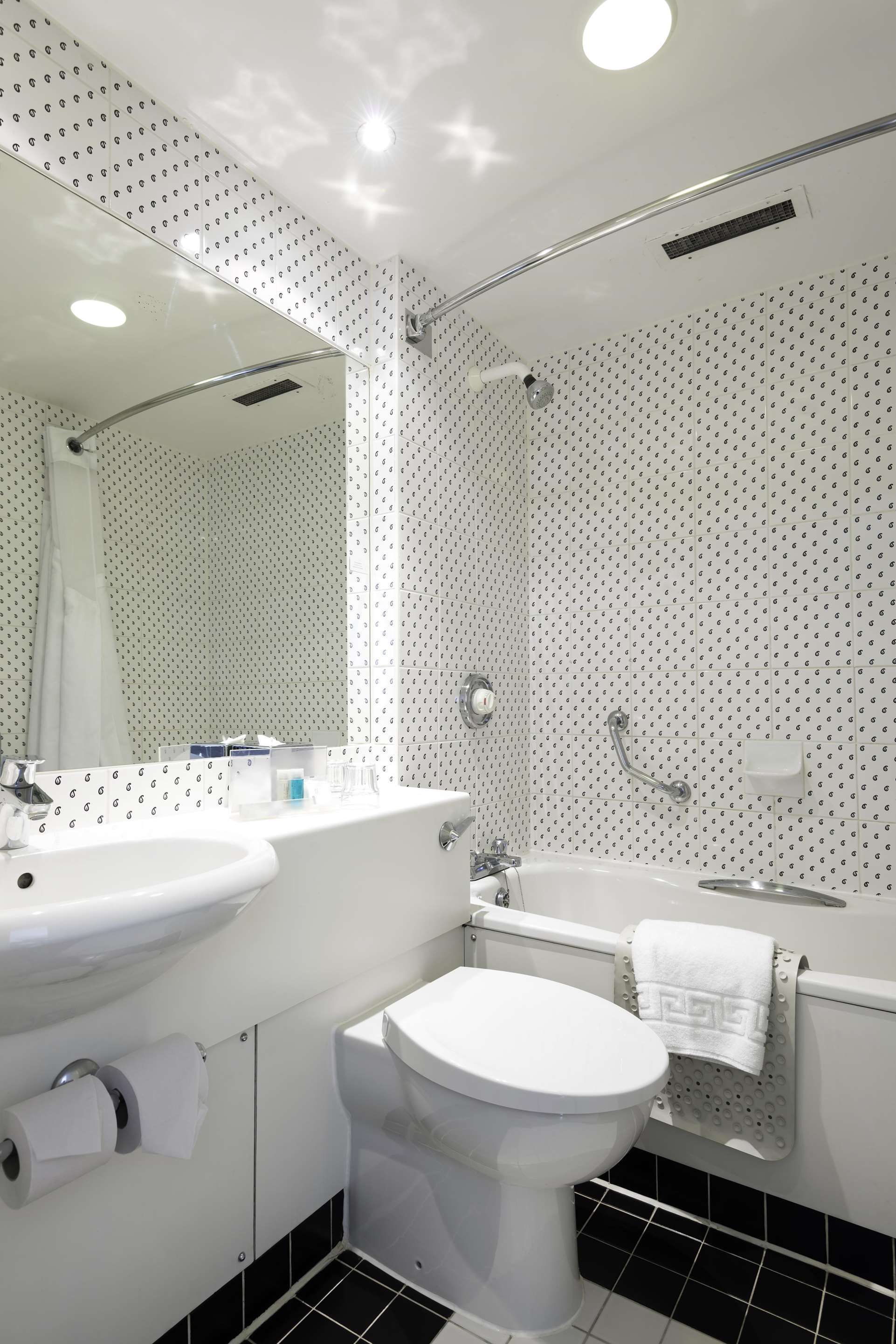 Best Western Heathrow Ariel T2, 3, 4 - Hayes - Bathroom