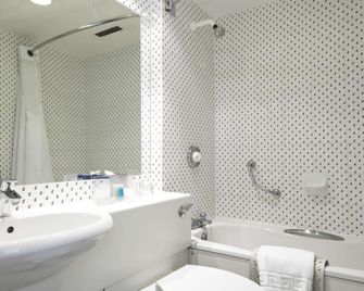 Best Western Heathrow Ariel T2, 3, 4 - Hayes - Bathroom