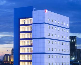 Amaris Hotel Hertasning - Makassar - Building