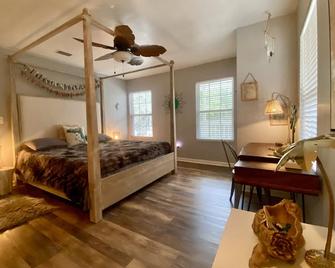 Serenity on the Suwannee - Live Oak - Bedroom
