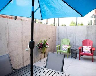 Modern State Unit 1 - Traverse City - Patio