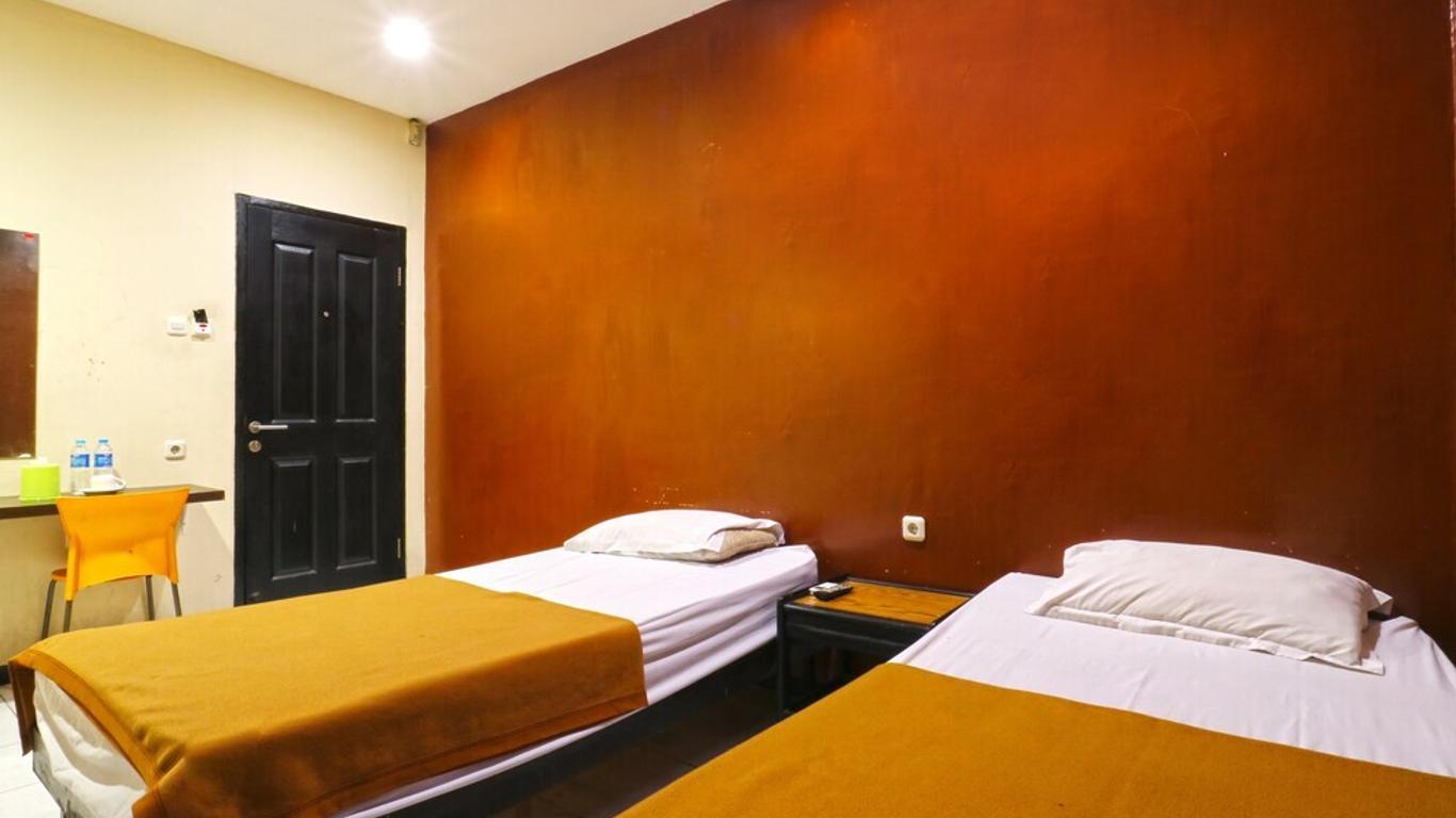 Sparkling Backpacker Hotel