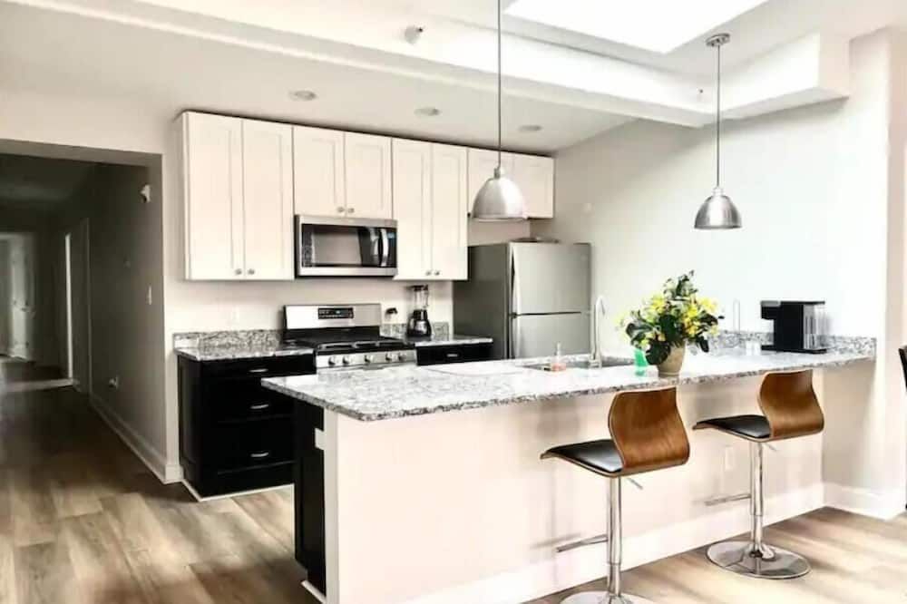 Beautiful skylight Inner Harbor Downtown Apartment - בולטימור - מטבח