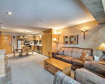 Big Sky Condo w/ Mountain Views, Hike, Ski & Fish! - Big Sky - Living room