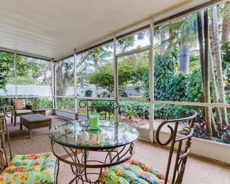 Private Tropical Oasis, Pool! Walk to shopping & entertainment. Great Location. - Wilton Manors - Patio