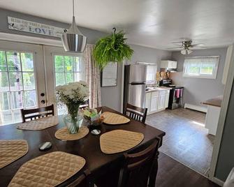 Only 22 min from Saratoga Race Track, 10-20 min from major golf courses! - Stillwater - Comedor