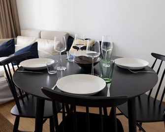 2ndhomes Central 1BR Apartment w Balcony - Helsinki - Dining room