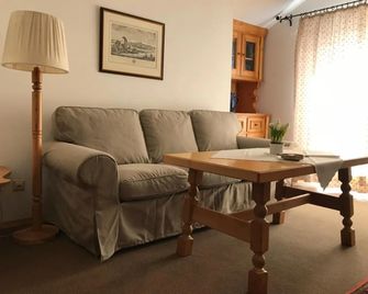 Zugspitzhome Appartment - Farchant - Wohnzimmer