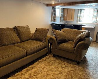 Beautiful Cabin at Round Lake Resort - Brown Cabin - McGregor - Living room