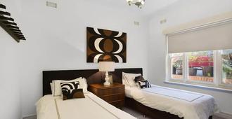 The Beach House Apartment - Geelong - Bedroom