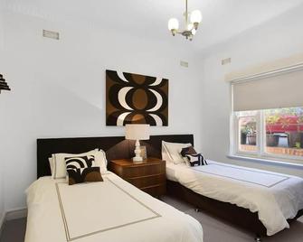 The Beach House Apartment - Geelong - Bedroom